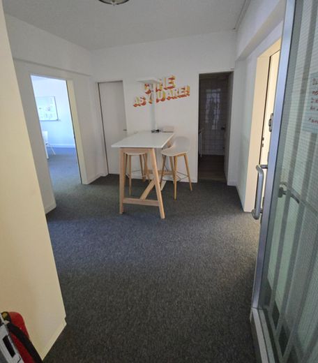 Modernes Büro am Neumarkt – 90m², provisionsfrei & sofort verfügbar! – Flur, Eingangsbereich