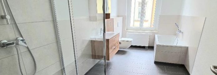 Neu sanierte, Behindertengerechte 3-R.-Whg. mit tollem Bad, Aufzug in der City.