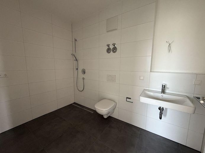 Panoramik Manzaralı Özel Penthouse Dairesi – 2026 Yeni Yapı | 3,5 Oda | 93,13 m² | Çatı Terası – Bad