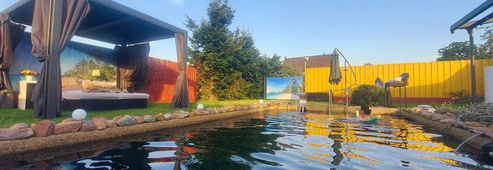 Rajski zakątek przy Ludwigslust – staw kąpielowy, staw z karpiami koi i warsztat | WhatsApp 01523 1324024 – Schwimmbereich