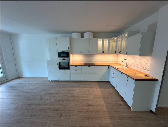 15.000€ Traumküche in einer schönen hellen 3 Zimmerwohnung – Küche 