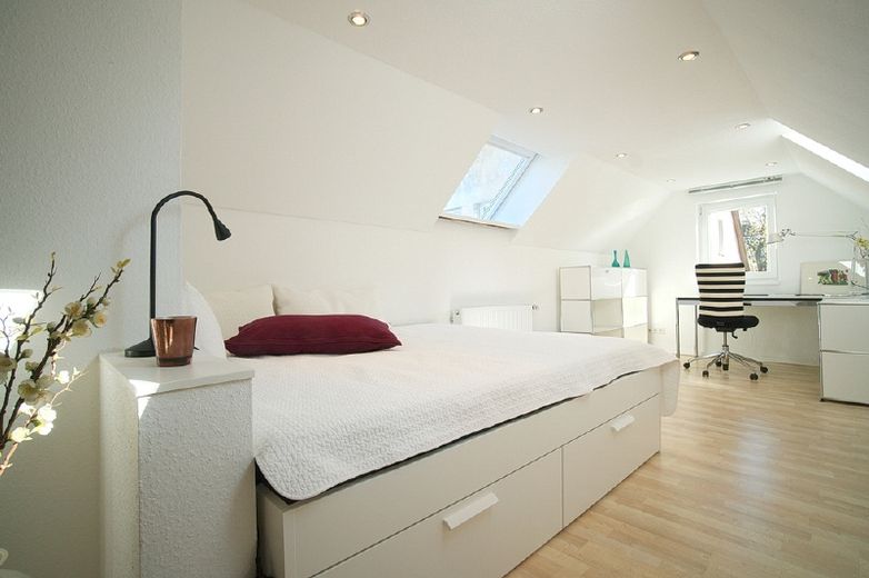 Charmantes kleines Haus im Grünen, renoviert und gut möbliert, PKW-Stellplatz möglich – 93c84a3a6622a77fd59c2b1fcbce324fd26efb14.jpg