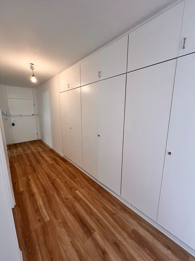 Erstbezug nach Sanierung | 94 m² | 3 Zimmer | Balkon | TG-Stellplatz | Aufzug – Flur