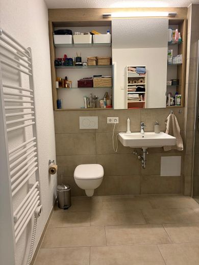 Badezimmer mit Dusche