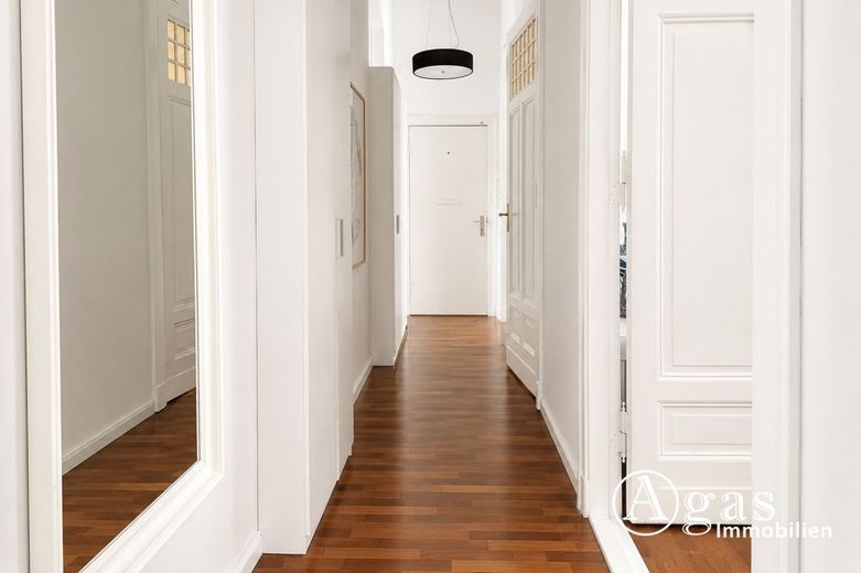 Edificio antiguo elegantemente renovado en el ala lateral - disponible para ocupar en Berlín-Schöneberg – Flur