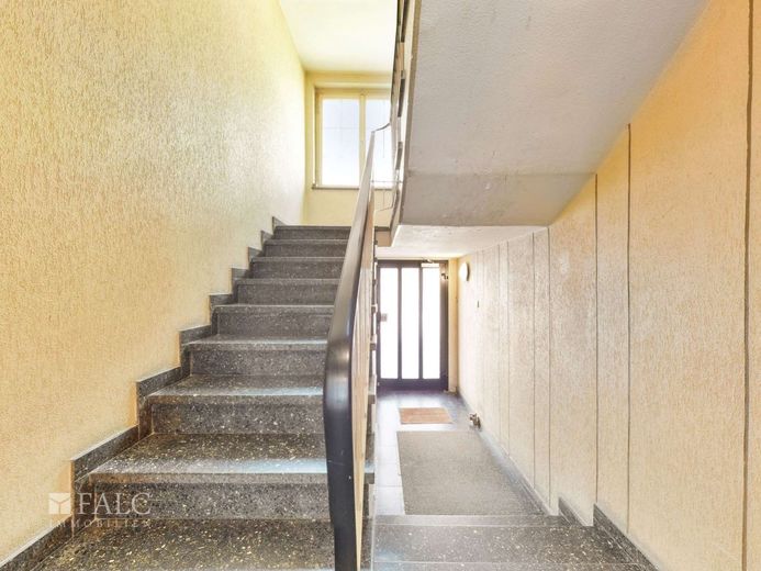 Attraktive 1-Zimmer-Erdgeschosswohnung im Herzen von Neuss – Treppenhaus