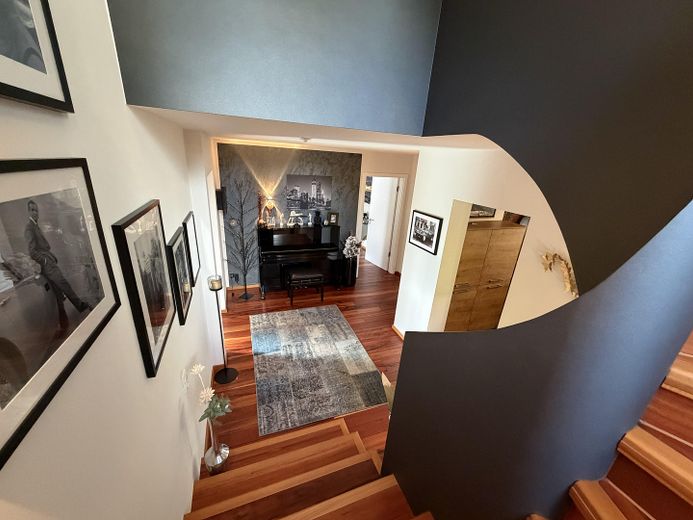 Architect-designed villa with a dream view in a prime location in Hof – Flur EG