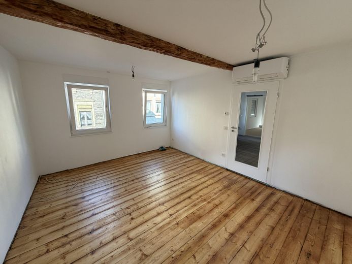 Klimatisierte Wohnung - Erstbezug nach Kernsanierung – Wohnzimmer