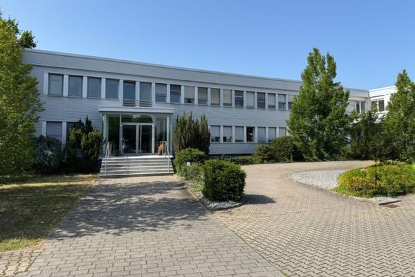 Spazi per uffici e produzione ad uso versatile - in affitto spazi commerciali a partire da 230 m² -