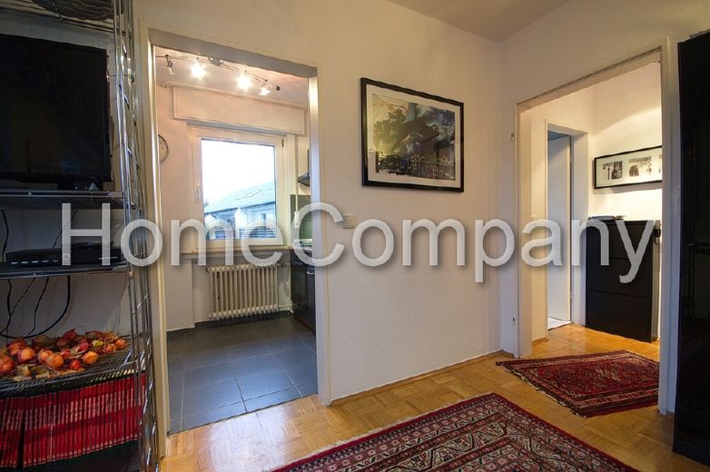 Gut ausgestattete Wohnung mit Echtholzparkett, Reinigungsservice, direkte Anbindung zur Uni – 97747d63f7067c2908f79497dc39701628b7f233.jpg