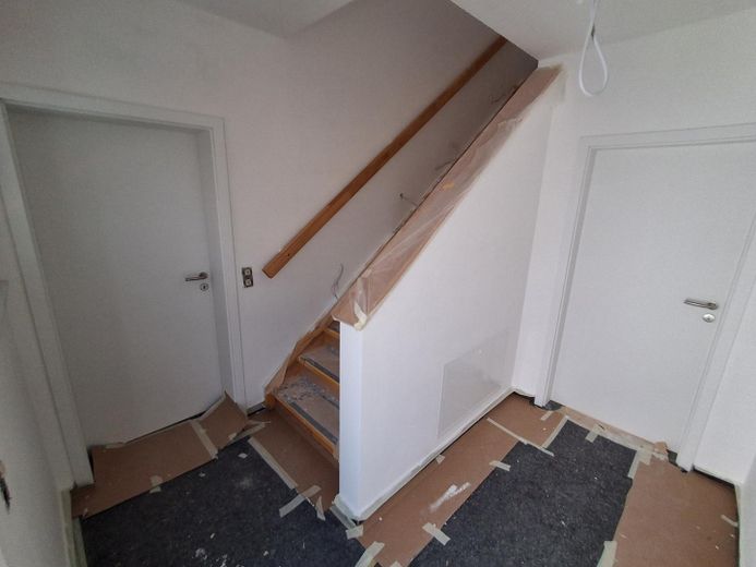 Schönes Einfamilienhaus mit Einlieferwohung – Flur EG
