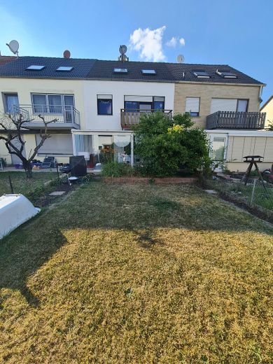 Schönes Haus mit vier Zimmern in Main-Taunus-Kreis, Hattersheim am Main – Garten mit Wintergarten