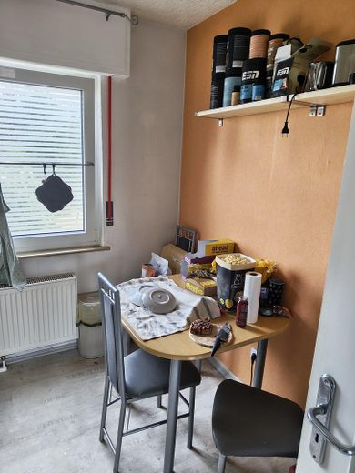 Möbliertes Wohnen: Brühl Innenstadt: 3 Z Einbauküche, Couch, Bett, Balkon, Garten, Schlossparknähe – Küche, Essecke