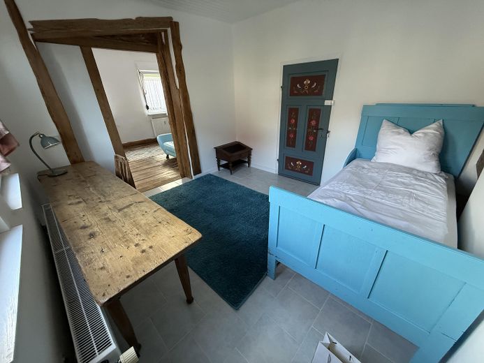 2 ZKB als WG in denkmalgeschütztem Gebäude – 1. Zimmer mit extra Ausgang