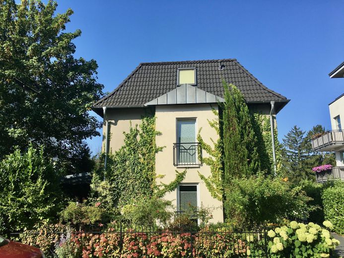 Maison mitoyenne dans une impasse calme à Francfort-Ginnheim – sans commission – Haus mit Vorgarten