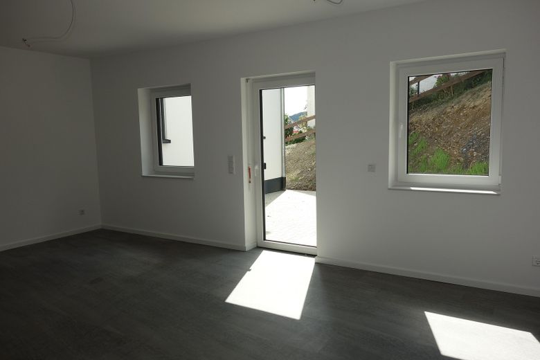 Moderne Neubau-Wohnung mit Einbauküche + großer Terrasse! – Foto 3
