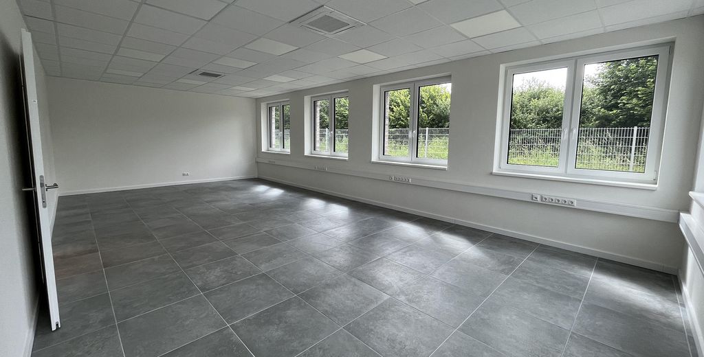 Espacio para su empresa: tres oficinas climatizadas con cinco plazas de aparcamiento en Scharbeutz – Büro 1 – weitere Raumansicht