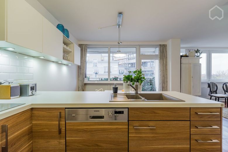 Exklusive, modernisierte und möblierte 2,5-Zimmer DG-Wohnung und Tiefgarage. – Foto 26
