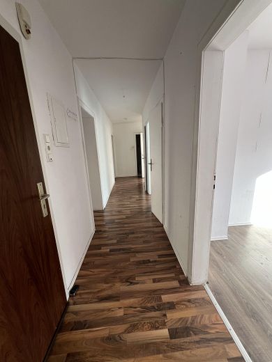 115 m² Wohnkomfort mit XXL-Terrasse in Duisburg Rheinhausen – Flur