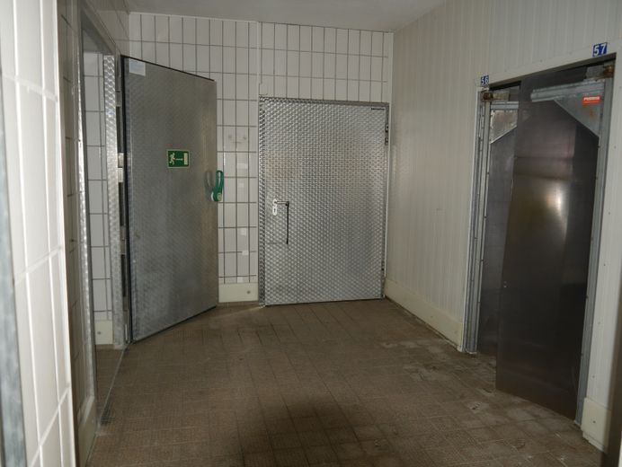 Verkaufshalle / Lagerhalle mit Büroräumen in zentraler Lage von Deutschland – Foto 17