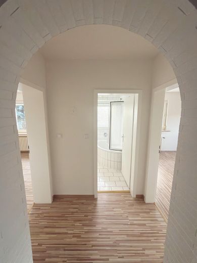 Gepflegte, helle 3,5-Zimmer-Wohnung mit Balkon, Aufzug & Grünblick am Gervinuspark – Foto 9