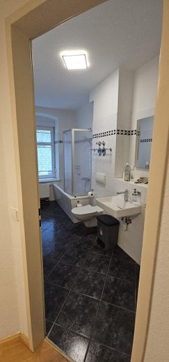 Wohnen am Zionskirchplatz – sanierter Altbau in einer der schönsten Lagen Berlins – Bad Neues Waschbecken