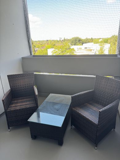 Affascinante appartamento ammobiliato di 2,5 locali a Monaco-Hadern - luminoso e tranquillo – Balkon mit Blick auf Klinik
