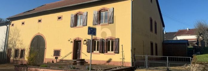 RESTAURIERTES LANDHAUS-CHARME MIT VIEL PLATZ