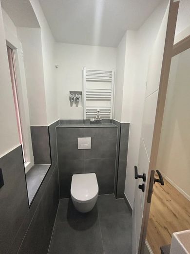 Pokój w mieszkaniu współdzielonym z dobrą infrastrukturą / Emserstraße 40, Frankfurt / WE6 / 2.OG po lewej / pok.1 – WC
