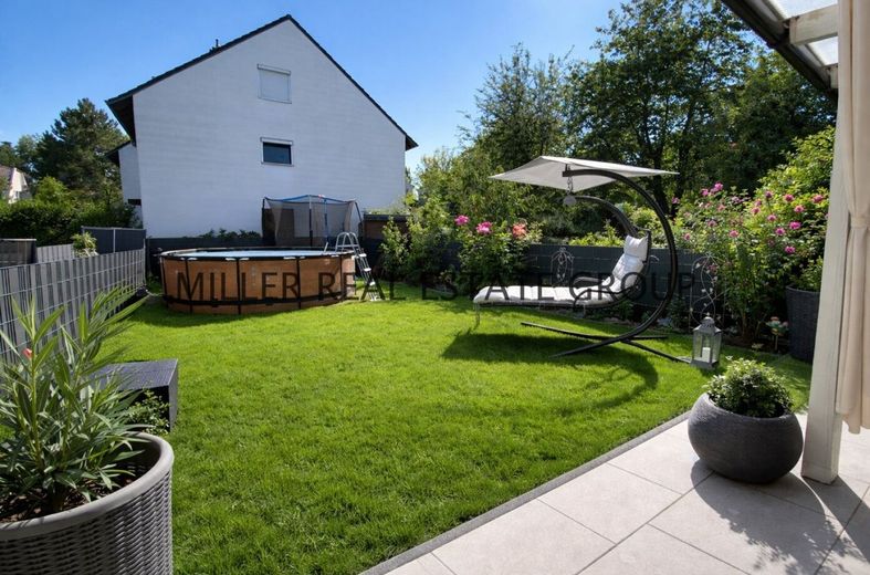 Modernisiertes Reihenmittelhaus in Ingolstadt - Familienwohnen mit Garten, großer Terrasse, Garage &amp; ausgebautem Dachgeschoss! – Gartenbereich