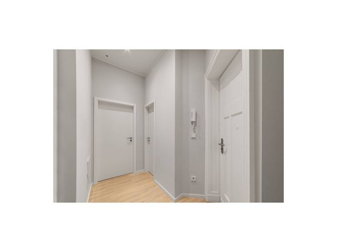 ++Le charme de l'ancien qui séduit : appartement soigné de 2 pièces avec salle de bains baignée de lumière naturelle & cuisine équipée++ – Flur