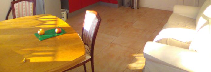 Grosse und helle Wohnküche