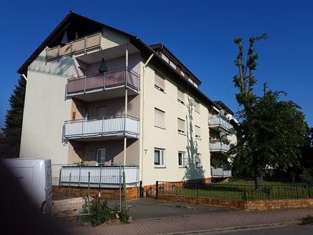 Gepflegte 3-Zimmer Wohnung mit Balkon in Hockenheim – Ansicht von der Straßenseite