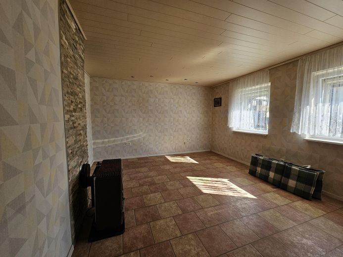 Familienfreundliches Einfamilienhaus mit großem Garten in Mannheim Gartenstadt – Wohnzimmer