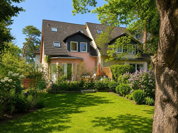 PROVISIONSFREI | 182 m² Familienhaus mit separatem Wohnbereich in ruhiger Sackgasse – Gartenansicht
