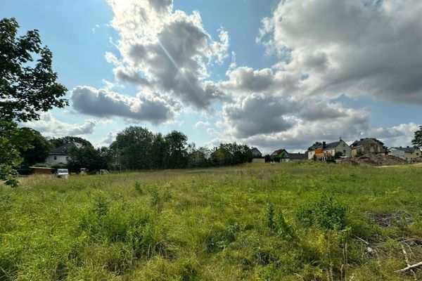 Wohnbaugrundstück 894 m² - voll erschlossen in Hof / Vogelherd - Bebauung nach B-Plan