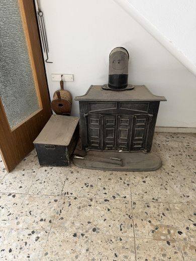Zentrumsnah: Wohnhaus mit Galerie/Atelier, Einlieger-App.  & traumh. Naturgarten (834 qm) – FranklinOfen Atelier KG