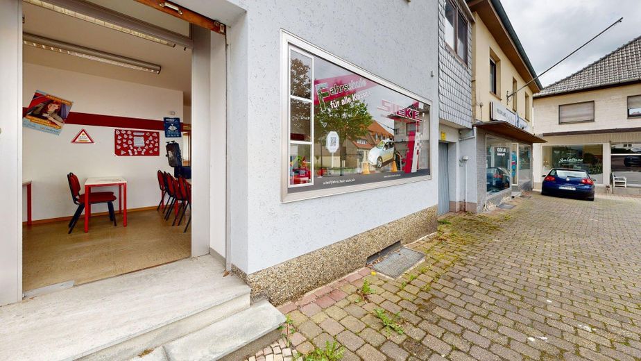 Kapitalanlage mit 2 Wohneinheiten, Gewerbe und Entwicklungspotenzial – Außenansicht Gewerbeeinheit