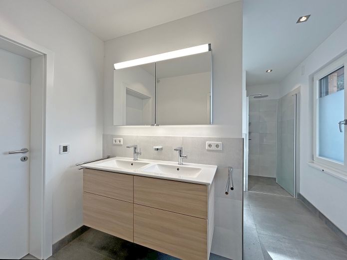 2 moderne WG-Zimmer in Tutzing – Bahnhof, Garten und Homeoffice – hochwertiges Bad