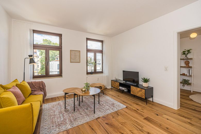*Exklusiv: 4-Zimmer Altbau im Leipziger Waldstraßenviertel | Provisionsfrei | Erstbezug* – Wohnbereich