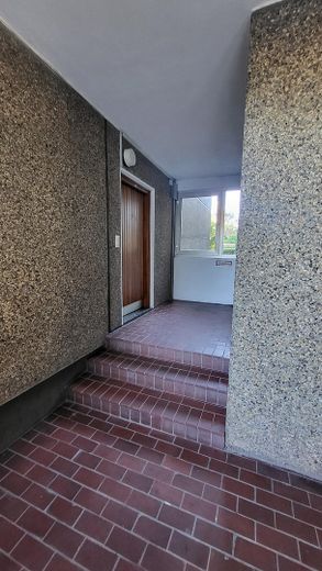 Zemin kat-yeni yenilenmiş-ayrı giriş-balkon-kapalı otopark-özel şahıstan – Wohnungseingang