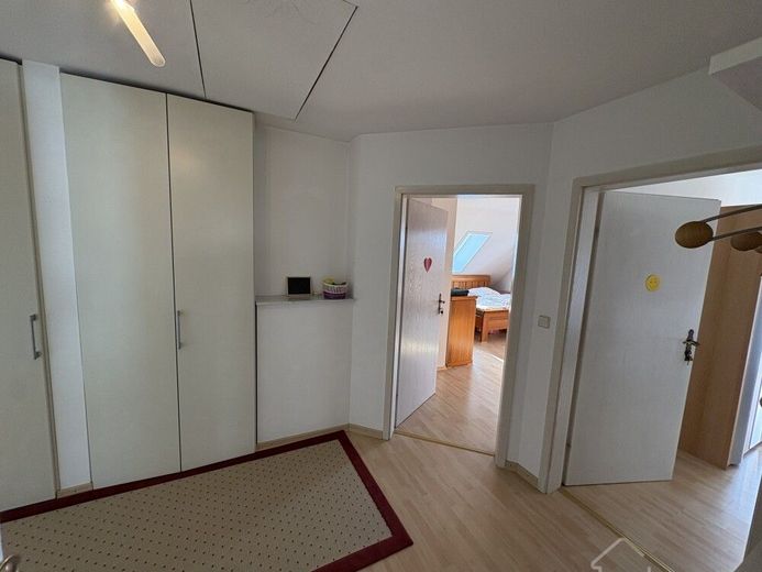 Feucht Clever kaufen statt hohe Mieten zahlen!! Gepflegte 3 Zimmer DGW mit 2 Balkone u. Stellplatz – ETW Neda Feucht 021