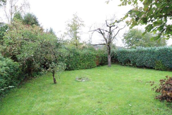 WRS Immobilien - Hirzenhain-Glashütten - 2 Familienhaus - Garage + großem Garten
