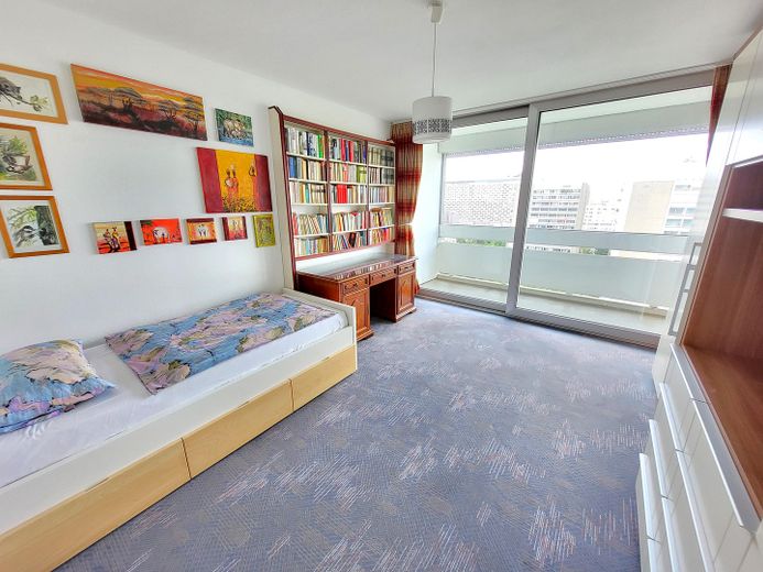 Bogenhausen 15° piano appartamento di 3 locali con vista sulle Alpi e piscina sul rooftop – vendita privata! – Arbeitszimmer