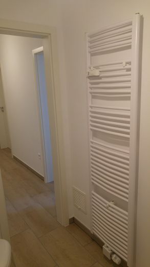 Topsanierte DG Wohnung, WG geeignet, Einbauküche, zentral – Foto 33