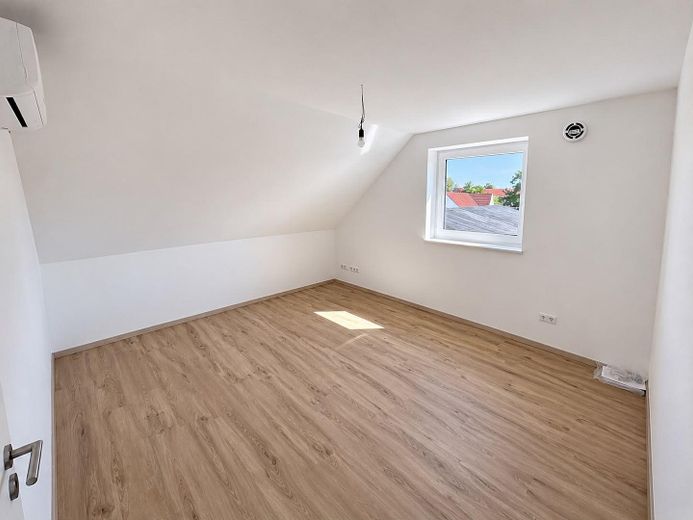 Neubau Dachgeschosswohnung, Gehobener Standard, Fußbodenheizung, Erstbezug, super Lage – Foto 8