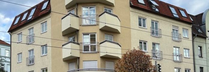 Arztpraxis im 3. Obergeschoss mit Personenaufzug (barrierefrei) und PKW-Stellplatz sofort zu vermieten!