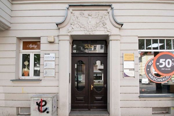 Gewerbeinvestment im Denkmalobjekt: etabliert, langjährig vermietet und gut sichtbar