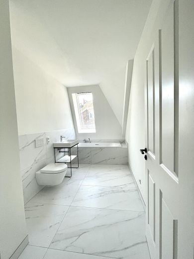 2 Bäder mit Fenstern