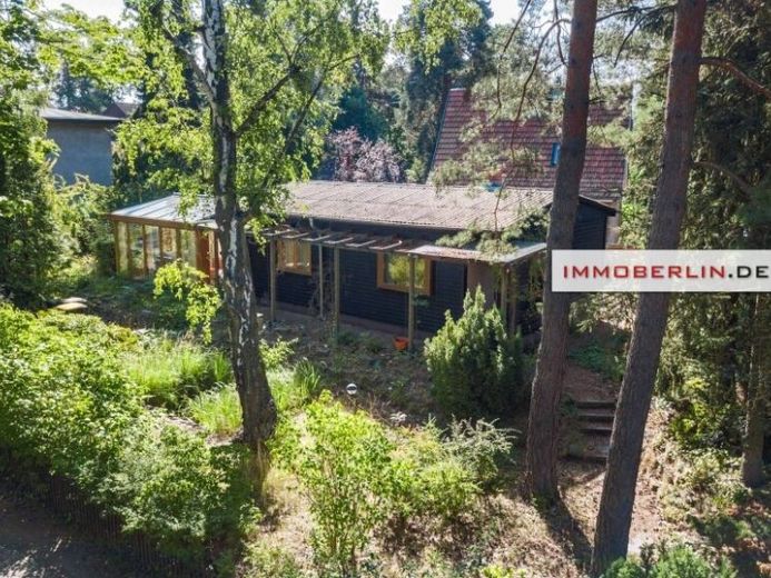 IMMOBERLIN.DE - Charmanter Bungalow mit großzügigem Wintergarten in harmonischer Lage – Foto 1